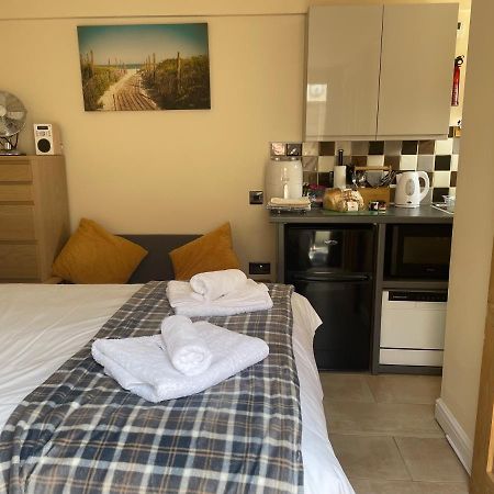 Auntie Bett'S - Cosy Double Ensuite Room With Mini Kitchen Кингсбридж Екстериор снимка