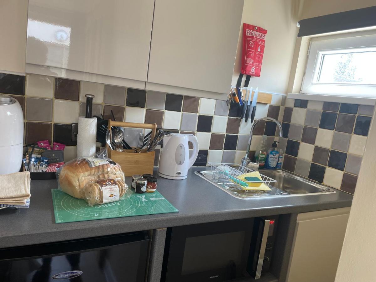 Auntie Bett'S - Cosy Double Ensuite Room With Mini Kitchen Кингсбридж Екстериор снимка